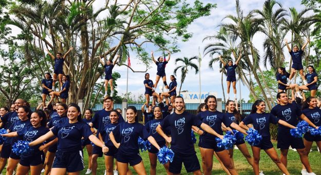 Presentación del equipo de porrismo de UPR Bayamón