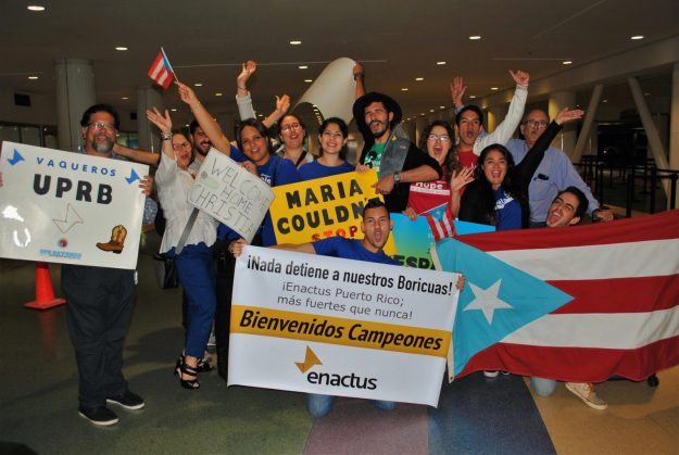 Estudiantes de UPR-Bayamón regresan victoriosos a la Isla Estudiantes de UPR-Bayamón regresan victoriosos a la Isla