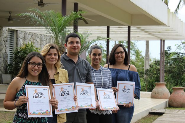 Estudiantes becados de UPR Ponce Estudiantes becados de UPR Ponce