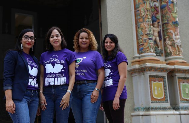 Parte del equipo Caravana Violeta de Trabajo Social del Recinto de Río Piedras. Parte del equipo Caravana Violeta de Trabajo Social del Recinto de Río Piedras.