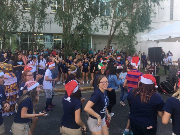 Comparsa y Anticipo Navideño en UPR Bayamón Comparsa y Anticipo Navideño en UPR Bayamón