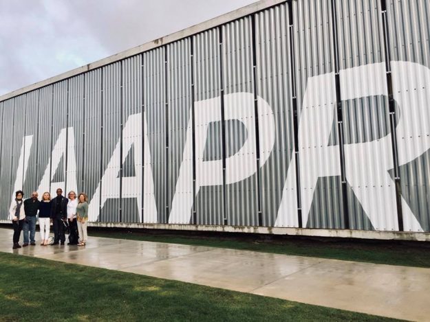 El grupo voluntario de Meaningful World junto al profesor Wilmer Arroyo, director ejecutivo del IAAPR y el doctor Gilberto Herrera, coordinador de la iniciativa. El grupo voluntario de Meaningful World junto al profesor Wilmer Arroyo, director ejecutivo del IAAPR y el doctor Gilberto Herrera, coordinador de la iniciativa.