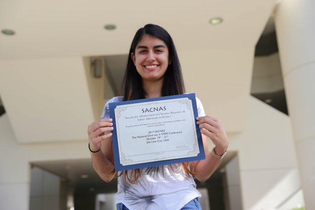 Estudiante Adriana Ortiz UPR RP gana premio en conferencia cientifica 2017 Estudiante Adriana Ortiz UPR RP gana premio en conferencia cientifica 2017