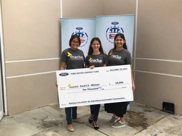 Estudiantes del equipo Enactus UPRH, Fabiola Ramírez, Alexandra Ayala y Rachel Sellés Estudiantes del equipo Enactus UPRH, Fabiola Ramírez, Alexandra Ayala y Rachel Sellés