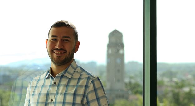 José R Hernández