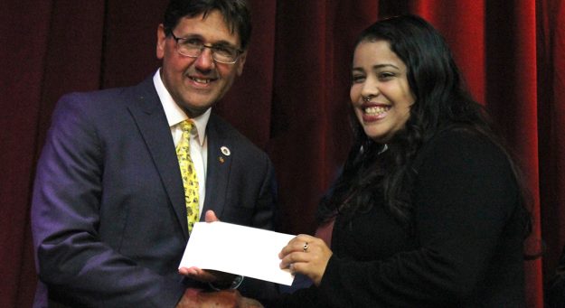 UPR entrega ayudas de emergencia a estudiantes afectados por huracán María