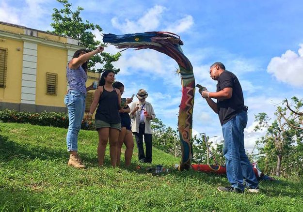 upr-cayey-convierte-arboles-caidos-en-coloridas-esculturas upr-cayey-convierte-arboles-caidos-en-coloridas-esculturas