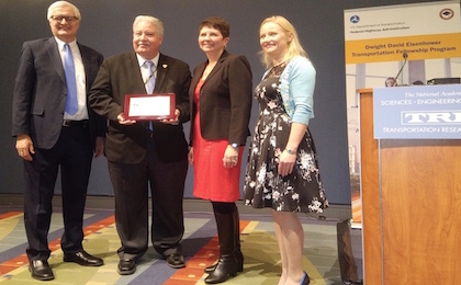 FHWA reconoce a catedrático del RUM FHWA reconoce a catedrático del RUM