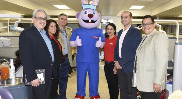 Escuela de Medicina Dental y Colgate regalan sonrisas a niños y jóvenes en Puerto Rico