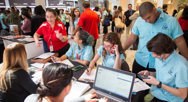 UPR va pa’ Plaza a reclutar estudiantes