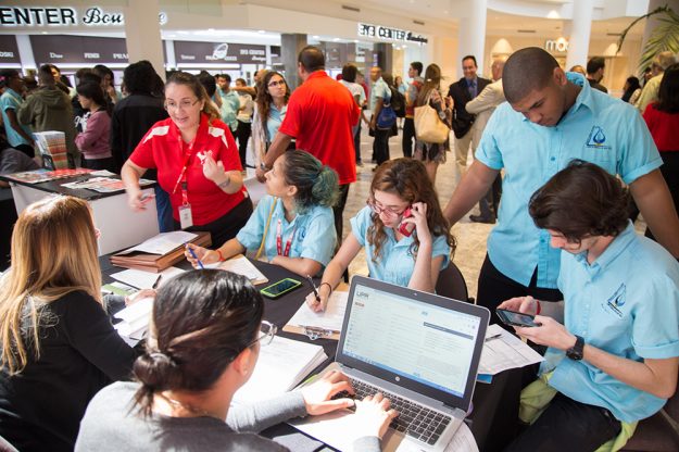 UPR va pa’ Plaza a reclutar estudiantes UPR va pa’ Plaza a reclutar estudiantes