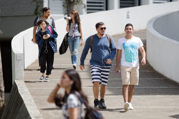 Inicio clases UPR RP estudianes en el campus Inicio clases UPR RP estudianes en el campus