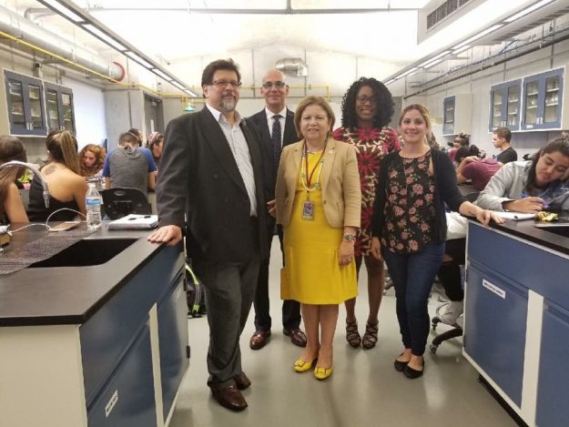 UPR Bayamón recibe la visita de prestigiosa escuela graduada de Ciencias Biomédicas de la Universidad de Texas UPR Bayamón recibe la visita de prestigiosa escuela graduada de Ciencias Biomédicas de la Universidad de Texas