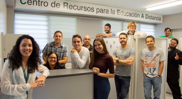 Parte del equipo de trabajo del recién inaugurado CREAD.