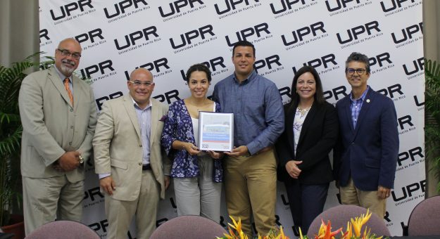 Presentan el primer manual del consumidor residencial de energía eléctrica