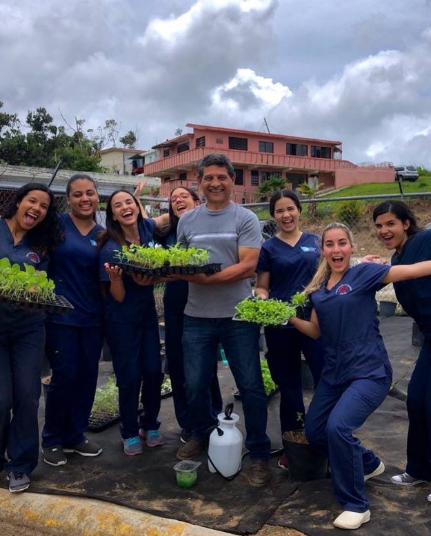 Blue Angels de la UPR Cayey – Proyecto Esparciendo Semillas: de la Tierra a la Cocina, en la comunidad
Santa Teresita de Cidra. Blue Angels de la UPR Cayey - Proyecto Esparciendo Semillas: de la Tierra a la Cocina, en la comunidad
Santa Teresita de Cidra.