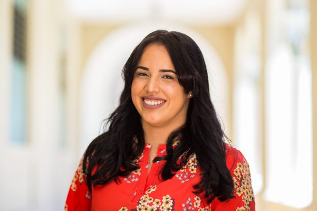 Coral Zayas ganadora beca doctoral – foto por Robert Feliberty Of Prensa UPR RP Coral Zayas ganadora beca doctoral - foto por Robert Feliberty Of Prensa UPR RP