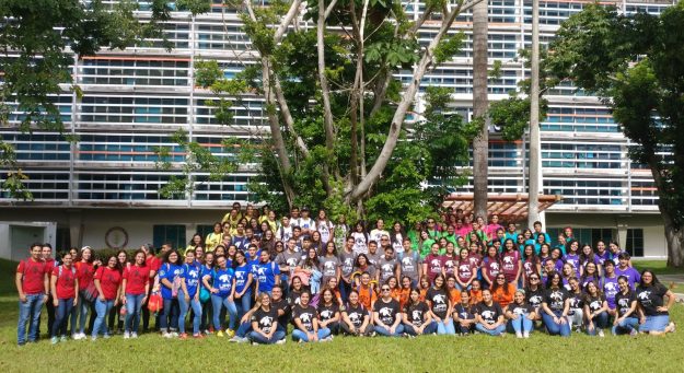Estudiantes de escuela superior durante el seminario de verano “Explorando las Profesiones de la Salud" en el RCM