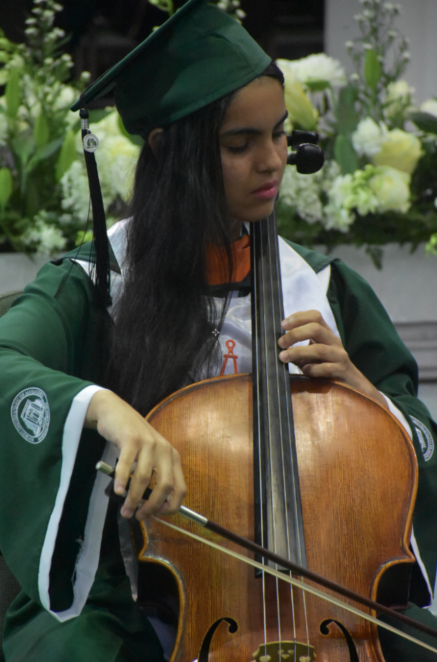 Joven virtuosa del violonchelo se gradúa a los 18 del RUM Joven virtuosa del violonchelo se gradúa a los 18 del RUM
