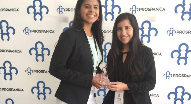 Jessica Resto y Suha Alkhatib Abdalla, estudiantes de Gerencia y Contabilidad en el recinto cayeyano.