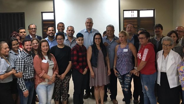 Participantes de la Cooperativa Agrícola UPR-Bayamón- Comerío Participantes de la Cooperativa Agrícola UPR-Bayamón- Comerío