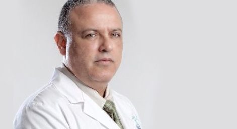 Dr. Michael González