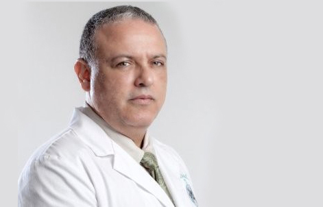 Dr. Michael González Dr. Michael González