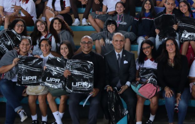 Por primera vez los estudiantes podrán solicitar admisión a la UPR mediante una aplicación móvil. Por primera vez los estudiantes podrán solicitar admisión a la UPR mediante una aplicación móvil.