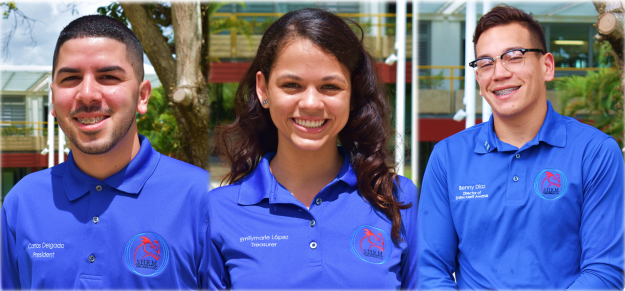 De izquierda a derecha: Carlos J. Delgado-Ruiz, Emilymarie López-Enchautegui, y Benny Díaz-Castro De izquierda a derecha: Carlos J. Delgado-Ruiz, Emilymarie López-Enchautegui, y Benny Díaz-Castro