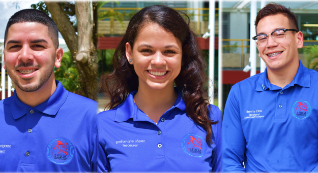 De izquierda a derecha: Carlos J. Delgado-Ruiz, Emilymarie López-Enchautegui, y Benny Díaz-Castro