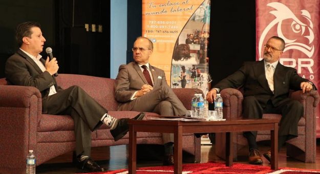 De izquierda a derecha, el subsecretario del DDEC, Javier Rivera; el presidente de la UPR, Jorge Haddock; y el presidente de AIPR, Rodrigo Masses.