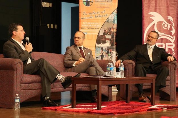 De izquierda a derecha, el subsecretario del DDEC, Javier Rivera; el presidente de la UPR, Jorge Haddock; y el presidente de AIPR, Rodrigo Masses. De izquierda a derecha, el subsecretario del DDEC, Javier Rivera; el presidente de la UPR, Jorge Haddock; y el presidente de AIPR, Rodrigo Masses.