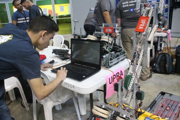 Estudiantes de UPR Arecibo ganan importante competencia de robótica Estudiantes de UPR Arecibo ganan importante competencia de robótica