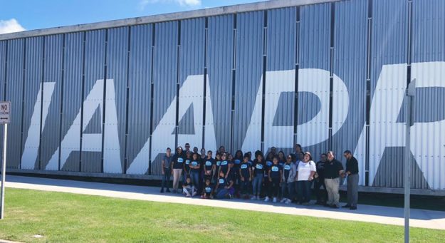 Niñas de In The Clouds visitan el IAAPR