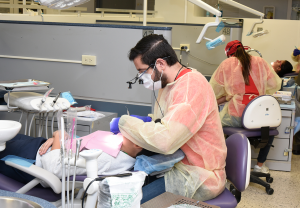 Escuela de Medicina Dental de la UPR ofrece servicios de salud oral gratuitos a niños con necesidades especiales