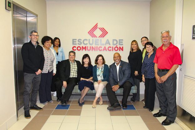 Personal administrativo de la Escuela de Comunicación junto con el Comité Evaluador de la Accrediting Council on Education in Journalism and Mass Communications (ACEJMC) durante su visita el pasado 15 de febrero. Personal administrativo de la Escuela de Comunicación junto con el Comité Evaluador de la Accrediting Council on Education in Journalism and Mass Communications (ACEJMC) durante su visita el pasado 15 de febrero.