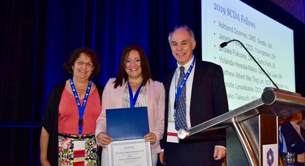 Doctora de Ciencias Médicas hace historia al ser seleccionada como Fellow por organización internacional de odontólogos