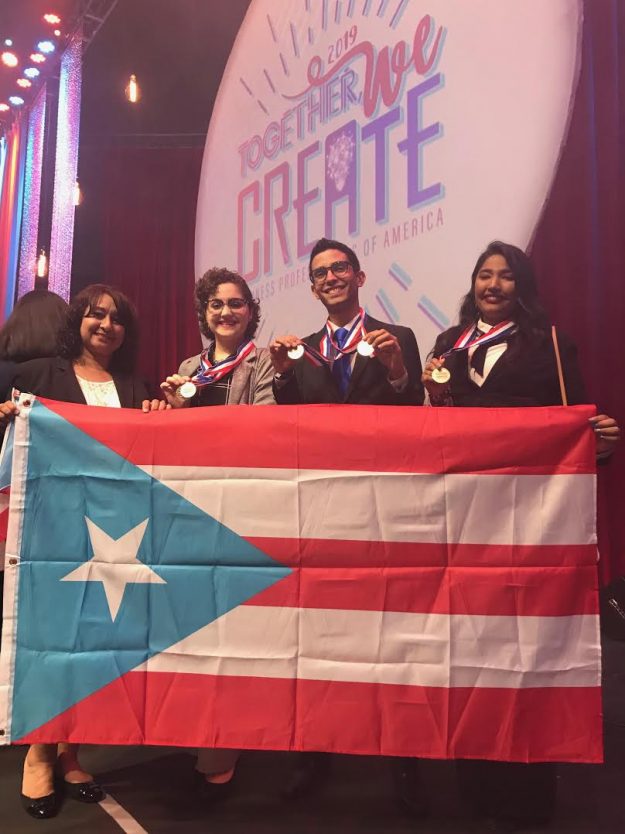 Los Búhos participaron por primera vez en tres competencias y entraron en los Top 10 a nivel nacional Los Búhos participaron por primera vez en tres competencias y entraron en los Top 10 a nivel nacional