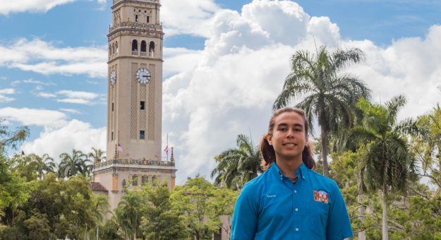 Estudiante UHS gana The Gates Scholarship - Marcos Pesante