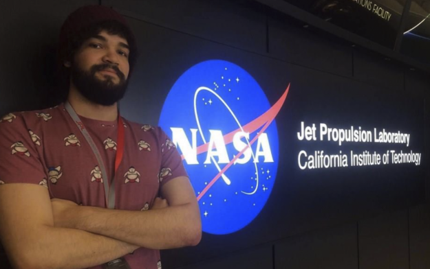 Ian Díaz, estudiante del Departamento de Física de la Universidad de Puerto Rico en Humacao Ian Díaz, estudiante del Departamento de Física de la Universidad de Puerto Rico en Humacao