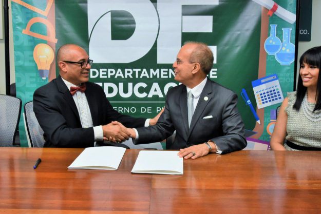 UPR ofrecerá adiestramientos de desarrollo profesional a más de 17 mil maestros del sistema público de enseñanza UPR ofrecerá adiestramientos de desarrollo profesional a más de 17 mil maestros del sistema público de enseñanza