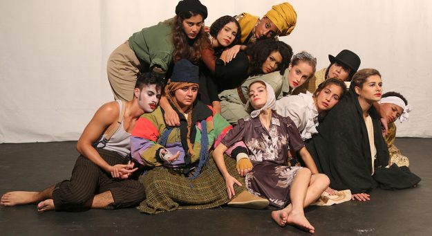 Teatro Rodante Universitario obra Antigona para siempre 2