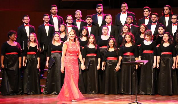 “Suena a Navidad” este domingo con el Coro de la Universidad de Puerto Rico “Suena a Navidad” este domingo con el Coro de la Universidad de Puerto Rico