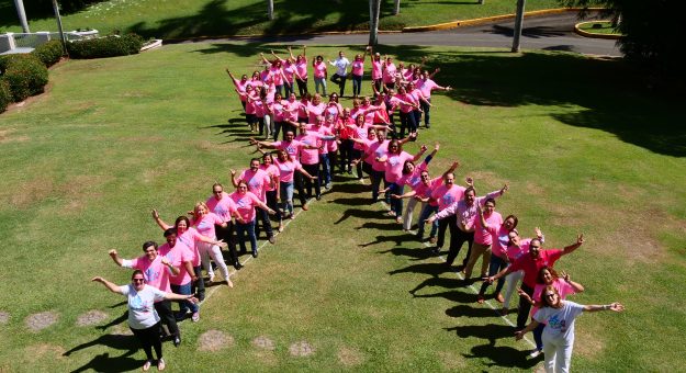 Empleados y estudiantes de la Universidad de Puerto Rico promueven la prevención del cáncer de seno