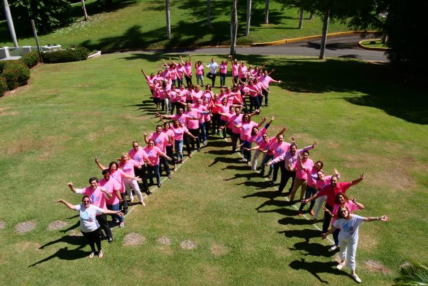 Empleados y estudiantes de la Universidad de Puerto Rico promueven la prevención del cáncer de seno Empleados y estudiantes de la Universidad de Puerto Rico promueven la prevención del cáncer de seno