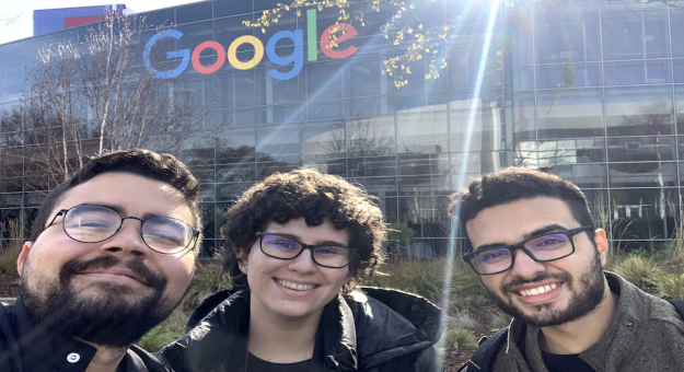 El trío colegial que completó con éxito el programa Google Tech Exchange. Desde la izquierda: Cristian M. Ruiz Cruz, Karelys López Rivera y Daniel E. Torres Burgos. (Suministrada/Tomada previo al confinamiento de COVID-19)