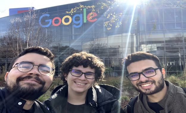 El trío colegial que completó con éxito el programa Google Tech Exchange. Desde la izquierda: Cristian M. Ruiz Cruz, Karelys López Rivera y Daniel E. Torres Burgos. (Suministrada/Tomada previo al confinamiento de COVID-19) El trío colegial que completó con éxito el programa Google Tech Exchange. Desde la izquierda: Cristian M. Ruiz Cruz, Karelys López Rivera y Daniel E. Torres Burgos. (Suministrada/Tomada previo al confinamiento de COVID-19)