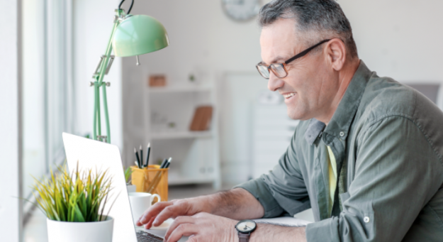 Capacitación en línea a empleados públicos