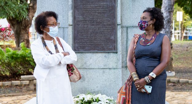 Dra Maria Elba Torres y Dra Mayra Santos Febres. JPG