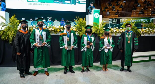 Premiados por promedio perfecto en el RUM de Ingeniería